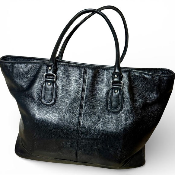 L.L. Bean Handbags - L.L. Bean Classic Black Leather Tote